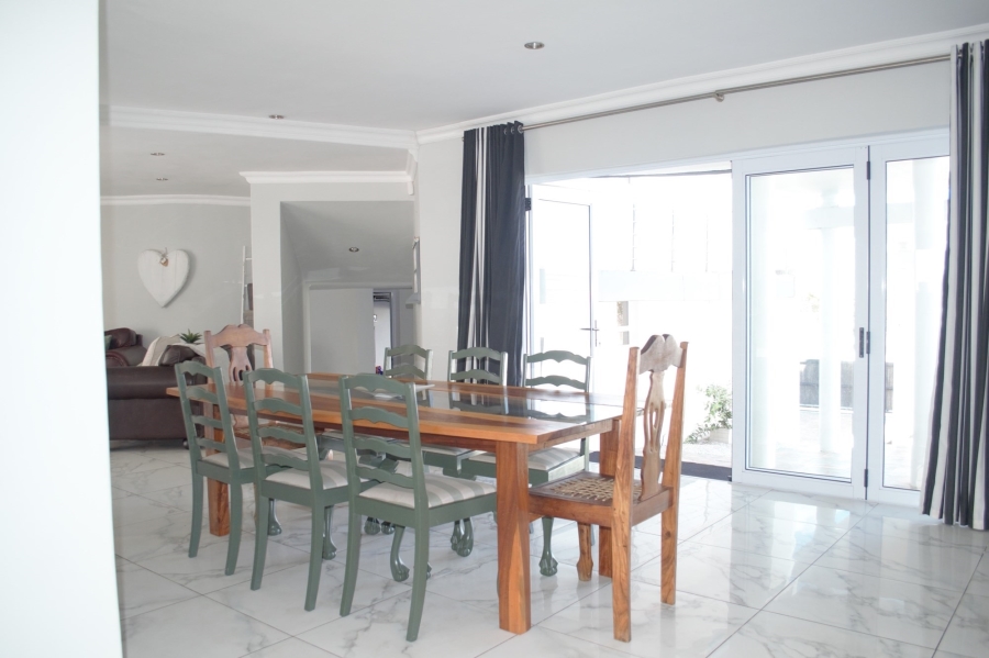 6 Bedroom Property for Sale in Perlemoenbaai Western Cape
